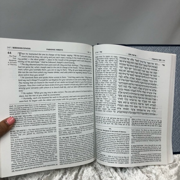 The Stone Edition Chumash Torah Haftaros & Five Megillos W/ Commentary Bilingual - Picture 7 of 9